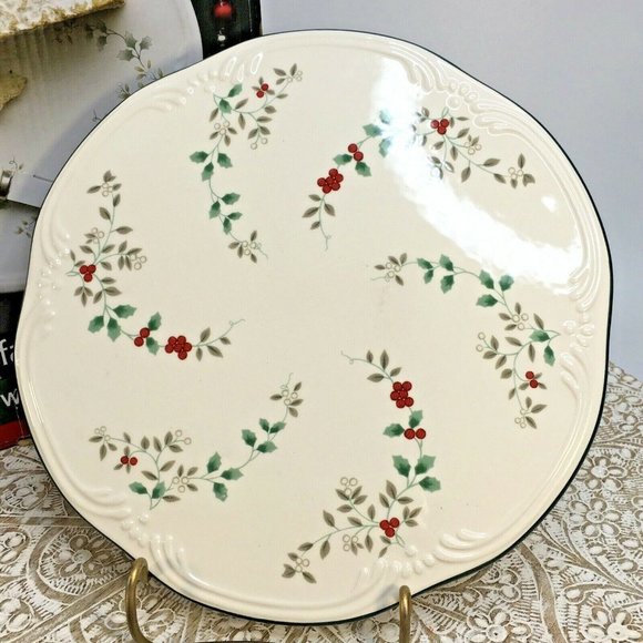 Pfaltzgraff Cheese Tray with Slicer Winterberry Christmas Holiday Winter Party - Picture 2 of 9